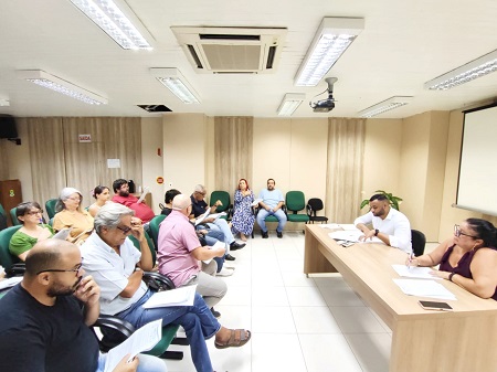 Na última quinta-feira, 08 de fevereiro, a presidente do SINSEB, Tânia Mara Vieira Pompermayer acompanhada dos assessores sindicais...